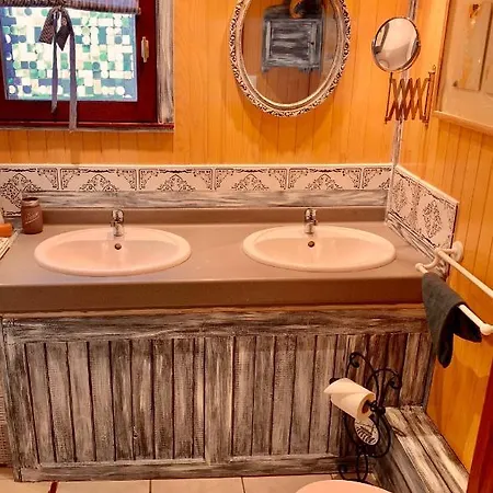 Holiday home Le Gustievenne Private Swimming Pool & Jacuzzi Jarze