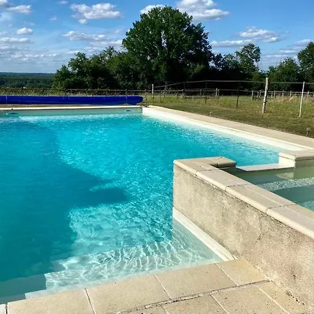 Le Gustievenne Private Swimming Pool & Jacuzzi Holiday home