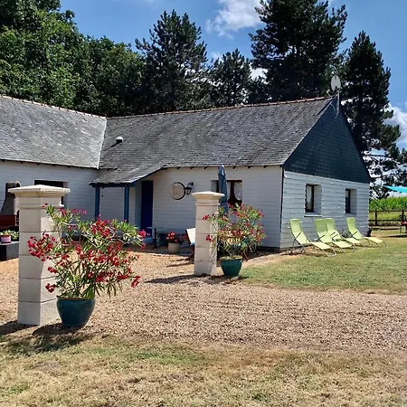 Holiday home Le Gustievenne Private Swimming Pool & Jacuzzi Jarze