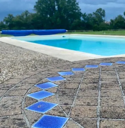 Le Gustievenne Private Swimming Pool & Jacuzzi Holiday home