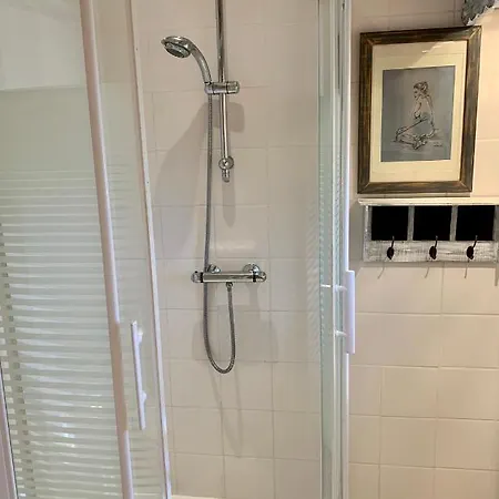 Le Gustievenne Private Swimming Pool & Jacuzzi Holiday home *