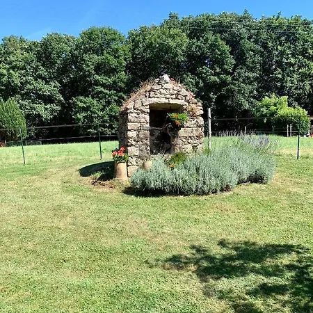 Le Gustievenne Private Swimming Pool & Jacuzzi * Jarze