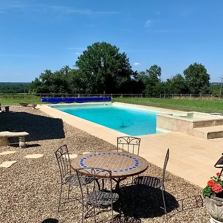 Le Gustievenne Private Swimming Pool & Jacuzzi Holiday home *