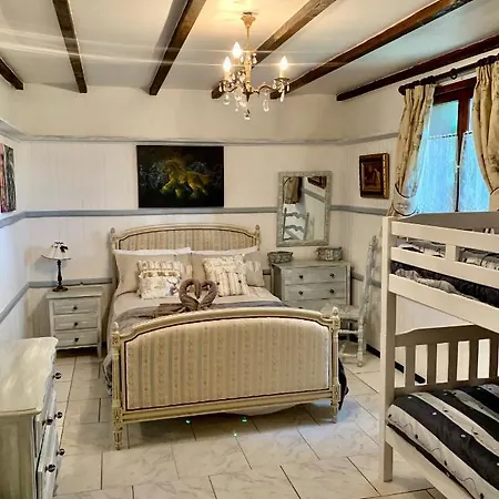 Le Gustievenne Private Swimming Pool & Jacuzzi Jarze