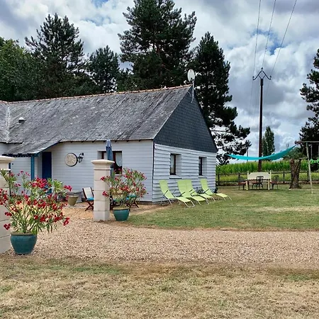 Le Gustievenne Private Swimming Pool & Jacuzzi Holiday home *