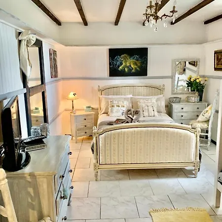 Le Gustievenne Private Swimming Pool & Jacuzzi *