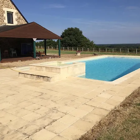 Holiday home Le Gustievenne Private Swimming Pool & Jacuzzi Jarze