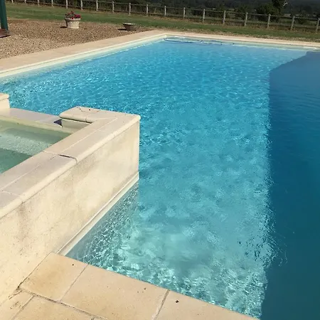 Le Gustievenne Private Swimming Pool & Jacuzzi Holiday home *