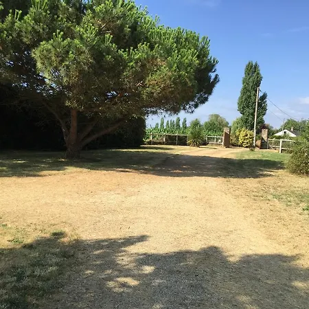 Le Gustievenne Private Swimming Pool & Jacuzzi Holiday home *